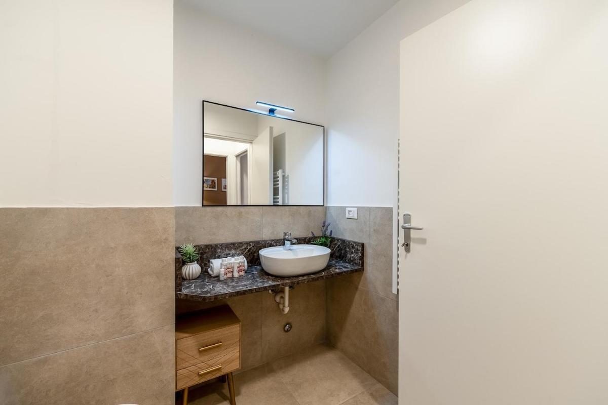Apartament Authentic Private Flat 2 Min From Navigli Mediolan Zewnętrze zdjęcie