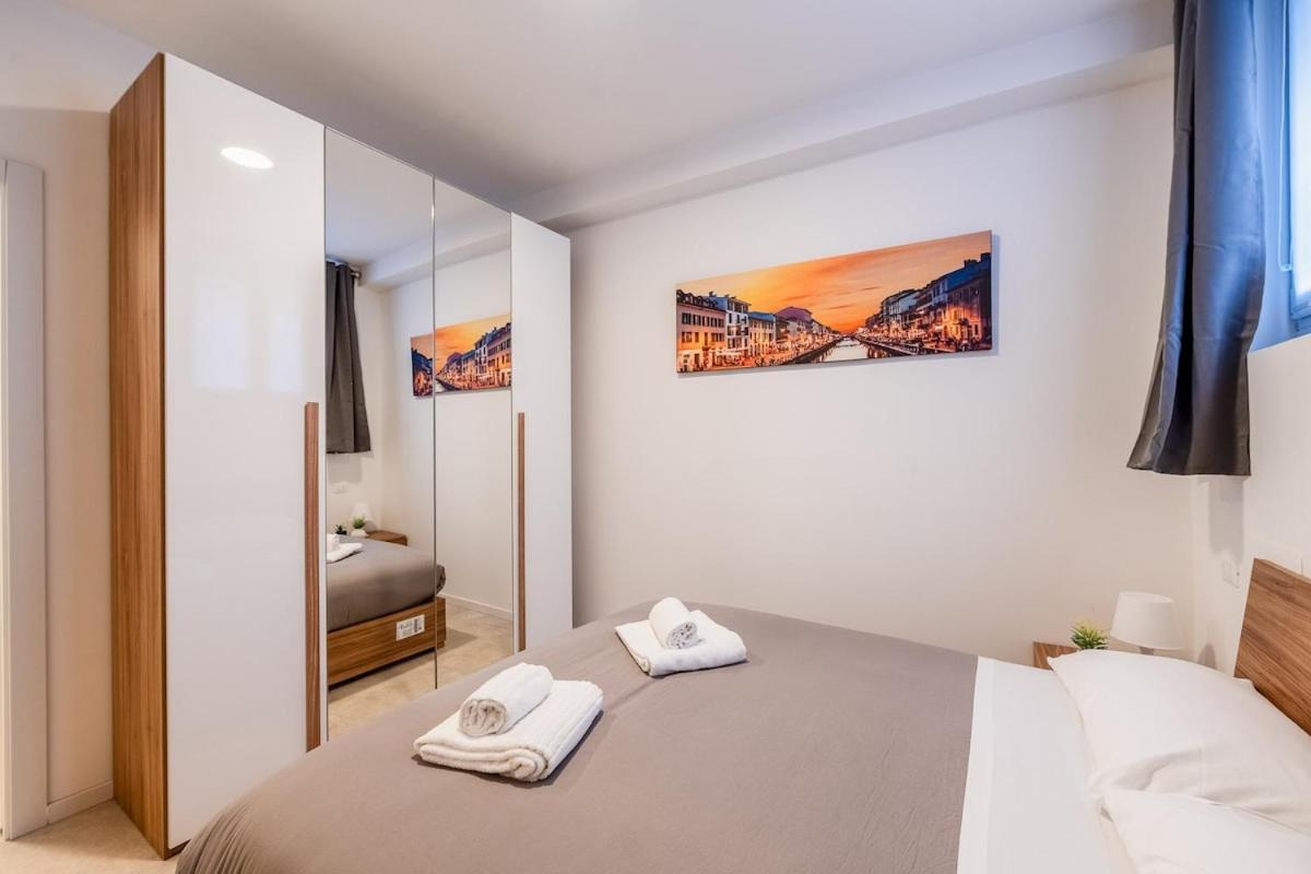 Apartament Authentic Private Flat 2 Min From Navigli Mediolan Zewnętrze zdjęcie