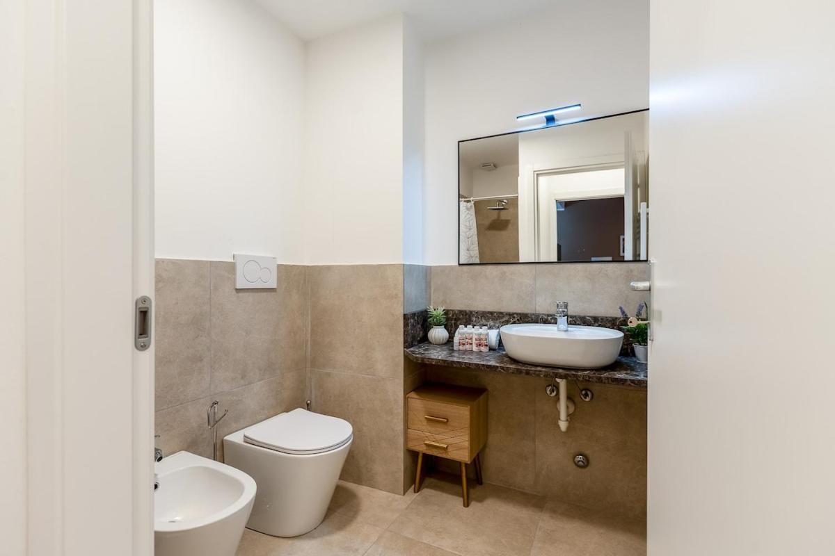 Apartament Authentic Private Flat 2 Min From Navigli Mediolan Zewnętrze zdjęcie